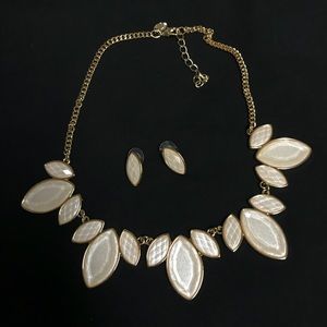 Gold/cream necklace and earring set